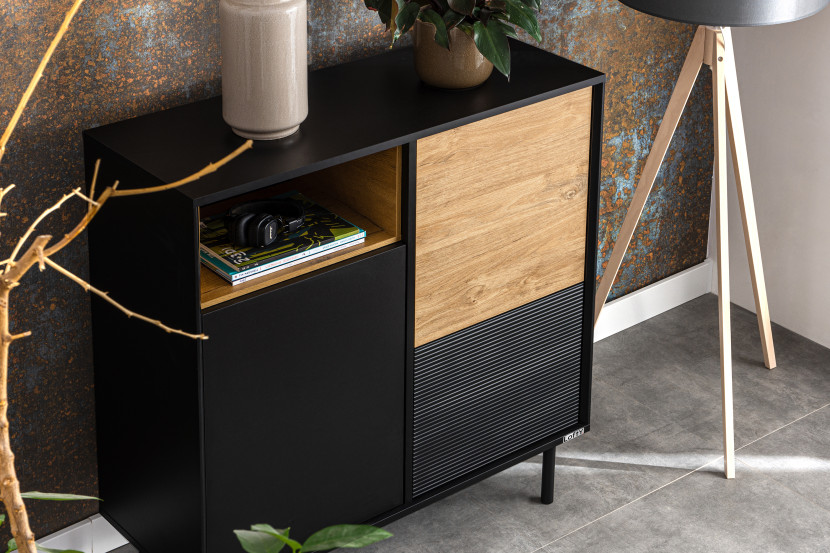KONSIMO LOFTY Komoda w stylu loft na czarnych drewnianych nogach z półkami, 5486002