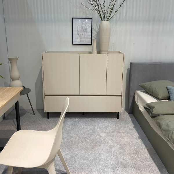 Komoda 120 cm z 3 drzwiami i 2 szufladami młodzieżowa LISSARO, 9245153